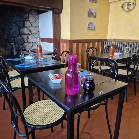 Logis Hotel Restaurant L'Oustal 나베 외부 사진