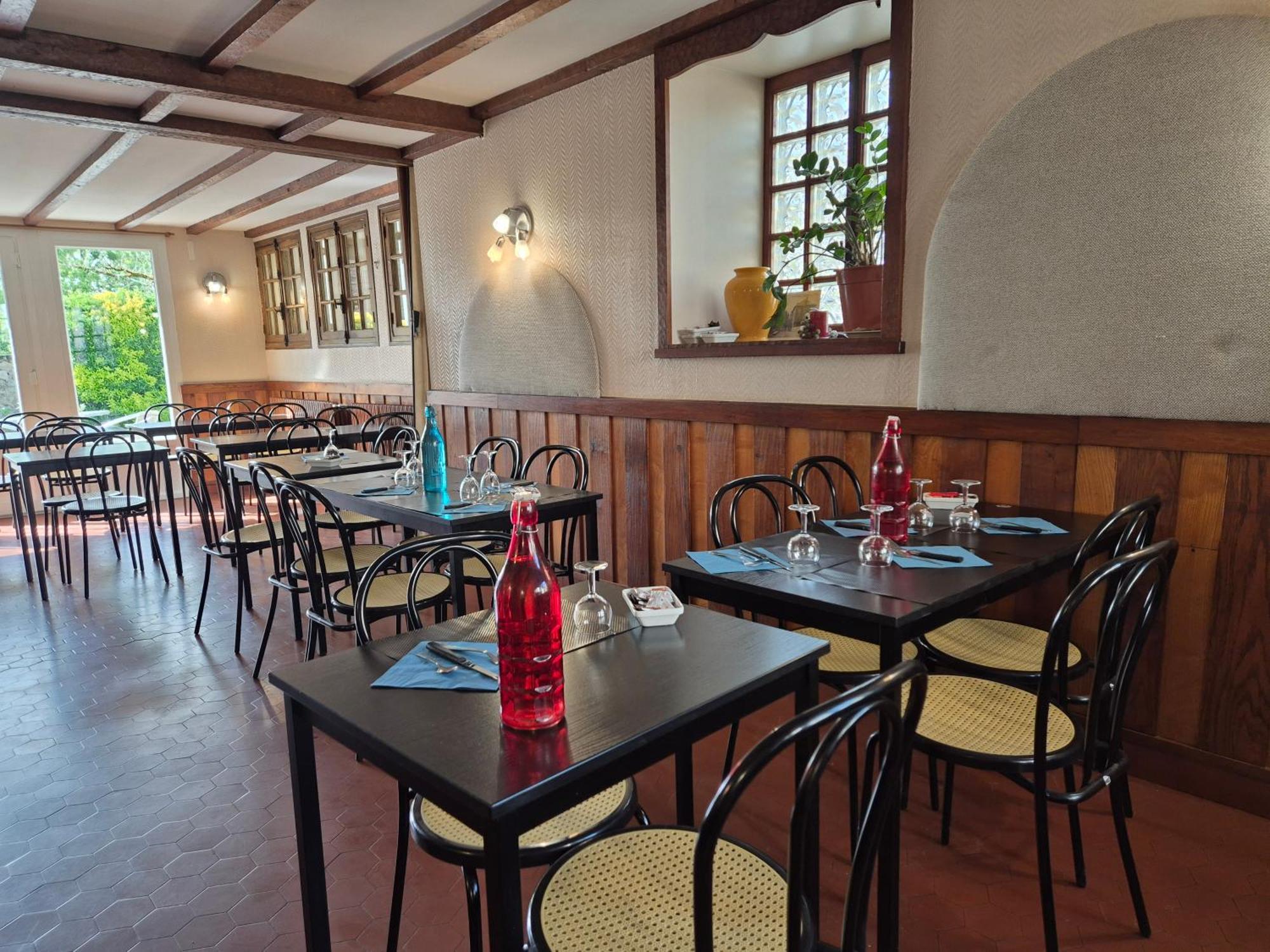 Logis Hotel Restaurant L'Oustal 나베 외부 사진