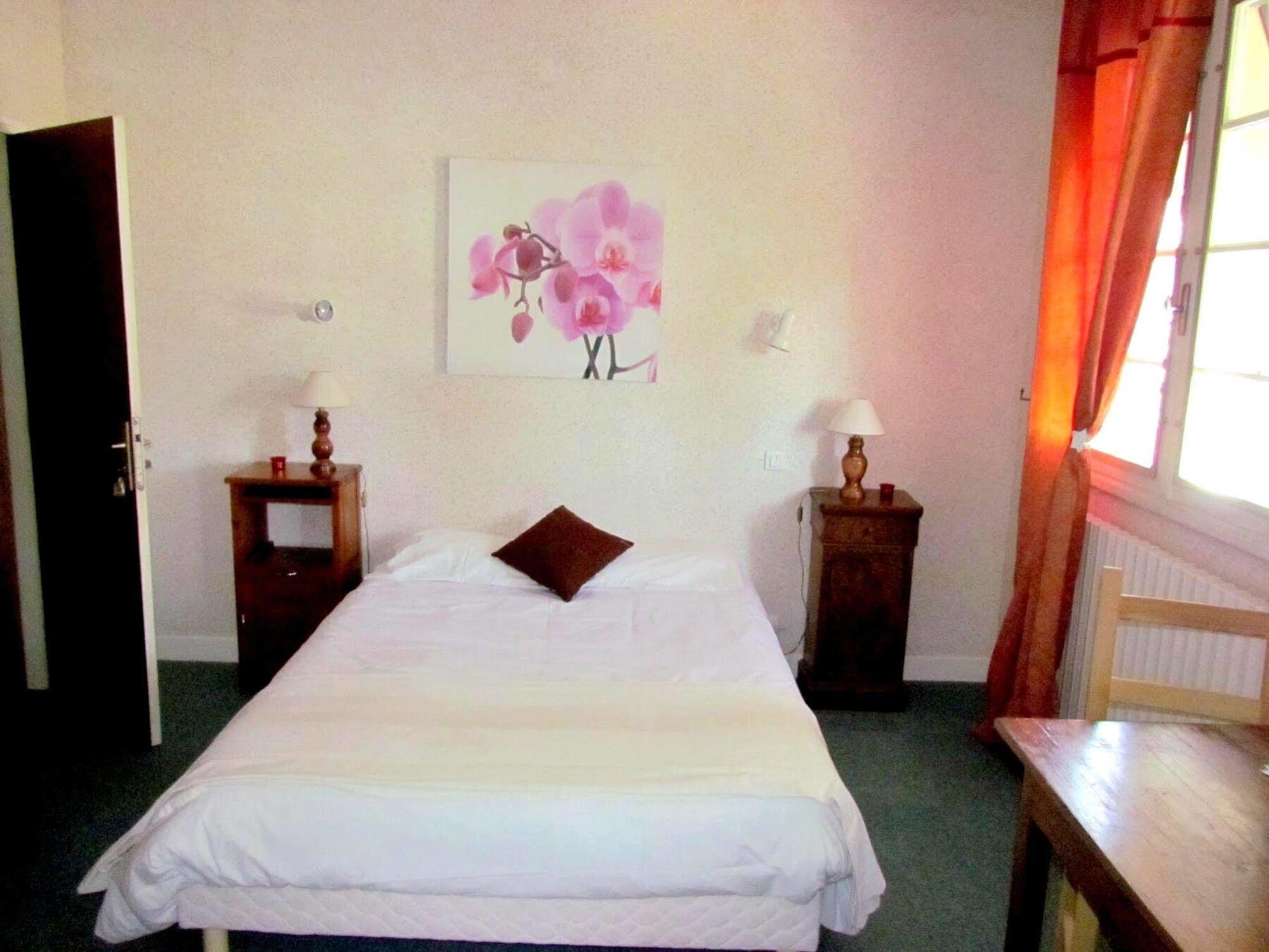 Logis Hotel Restaurant L'Oustal 나베 외부 사진